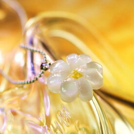 『Pure white clover』 ガラスアクセサリー ネックレス・ペンダント ダイカット(平面造形)タイプ