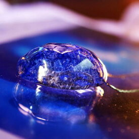 『Ice Firefly』 ガラスアクセサリー ネックレス・ペンダント 立体造形タイプ