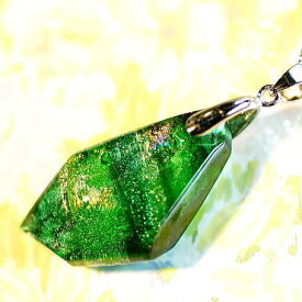『万緑の煌く季節』 ガラスアクセサリー ネックレス・ペンダント 立体造形タイプ