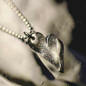 �wPure First Love�x �K���X�A�N�Z�T���[ �l�b�N���X�E�y���_���g �n�[�g�^�C�v