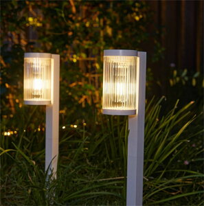 ソーラーガーデンライト 1本 ソーラー屋外ライト IP65防水 埋め込み式 暖色LED通路ライト 高輝度イルミネーション 自動点灯/消灯 庭/駐車場/芝生/車道/歩道に適用 ABS