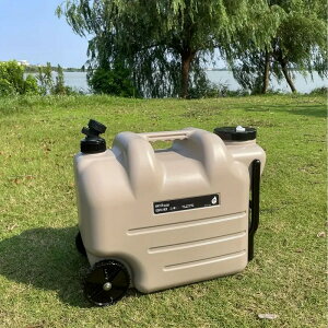 28Lポータブル水容器(車輪付き)- 大容量、耐久性のあるPEスクエアタンク、キャンプ・ハイキング・ピクニック用