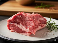 仔ひつじ(ラム肉）肩ロース100g〜焼肉・ステーキ・ブロックなど、カット方法がお選びいただけますので焼…