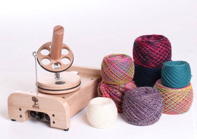 人気が高い Amoboo 玉巻き器 ポータブル手糸巻き機ボール 家庭用糸玉ワインダー手巻き機 使いやすい 編み物キット 手芸用品 はさみ 