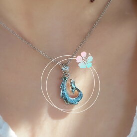 lana jewelry クジラ ホエールテール 釣り針 グラデーション ペンダント ネックレス ハワイアンジュエリー サージカルステンレス316L製 金属アレルギー対応 レディース メンズ 送料無料