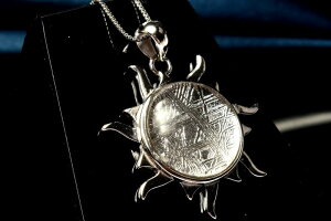 スウェーデン産Silver925◇ ギベオン(メテオライト隕石) 15mm シルバーコーティング 太陽 ペンダントトップ アクセサリー 1個売り _PRG2357-1