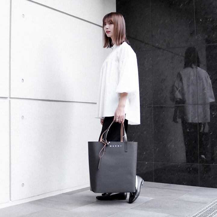 楽天市場 Marni マルニ Shmq0025a3 P4396 Z2o74 バイカラーロゴトート ブラック Tribeca トライベッカ 黒 トート バッグ セルロース レザー ロゴ ショッピングバッグ 鞄 メンズ レディース ユニセックス 男女兼用 収納可能 Share S Garden シェアズガーデン