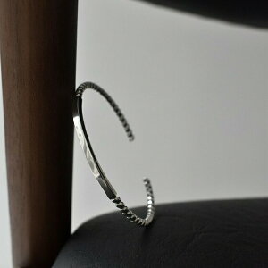 �ya n c e�zSV925 Slim Twist Plate Bangle
