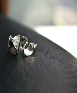 �ya n c e�zSV925 Wave Motif Ring