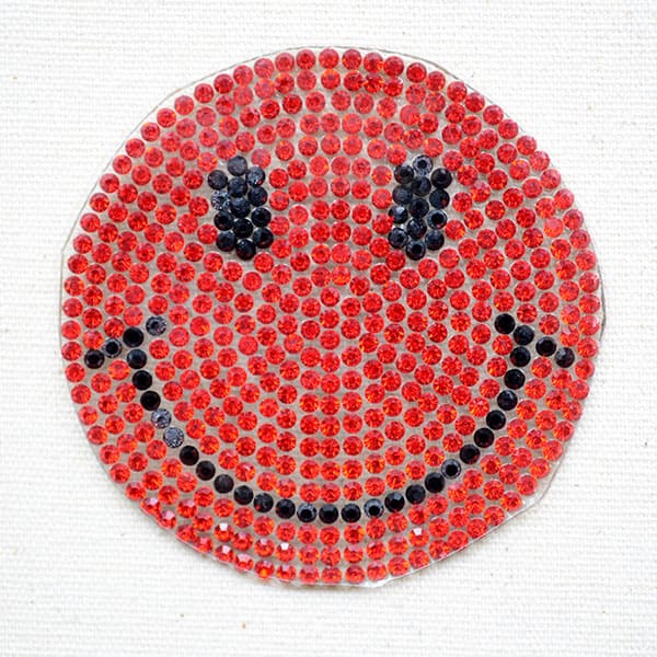 楽天市場 スパンコールワッペン スマイルマーク スマイリーフェイス レッド W 222 ワッペン アイロン ブランド 通販 アップリケ ブレザー シャツ エンブレム アルファベット イニシャル ミリタリー カンパニー 名前 キャラクター Sss ワッペン通販 ワッペンストア