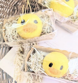 【P5倍★2/18～23】＼鈴入り選べる／ 猫 おもちゃ 3個入り 大きめ 4.5cm〜5.5cm 羊毛 フェルト ウール ボール 鈴 ひとりで遊べる 一人遊び 飽きない 誤飲防止 紛失防止 ひよこ かわいい オシャレ セミオーダーメイド 日本製 石鹸不使用 プレゼント 保護猫 寄付