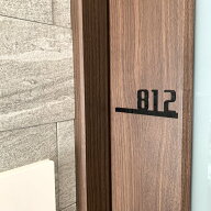 ルームナンバー プレート 部屋番号プレート ドアサイン ブラック アクリル3mm 両面テープ付き 貼るだけ施…