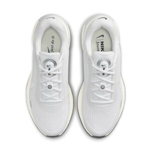 NIKE �i�C�L W JOURNEY RUN ���f�B�[�X�X�j�[�J�[(�E�B�����Y�W���[�j�[����) FJ7765 104 �z���C�g/���^���b�N�V���o�[