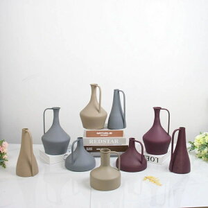 【P10倍!2622→実質2360円 10/27まで】一輪挿し アイアン 鉄製 花瓶 フラワーベース おしゃれ レトロ シック シンプル 和風 花器 金属 鉄の一輪挿し ロングボトル シンプル 鉄芸花瓶 家庭 生け花