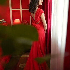 ウエストリボン ウエディングドレス カラードレス ウエディング 大きいサイズ 赤 白 エンパイアライン スレンダーライン トレーンドレス 二次会 花嫁 結婚式 ロング 袖あり 半袖 vネック 背中開き