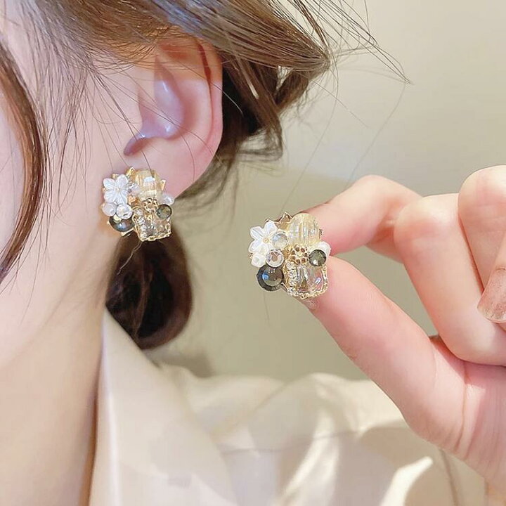 楽天市場】大ぶり ビジューピアス ゴールド ピアス ビジュー フラワー  