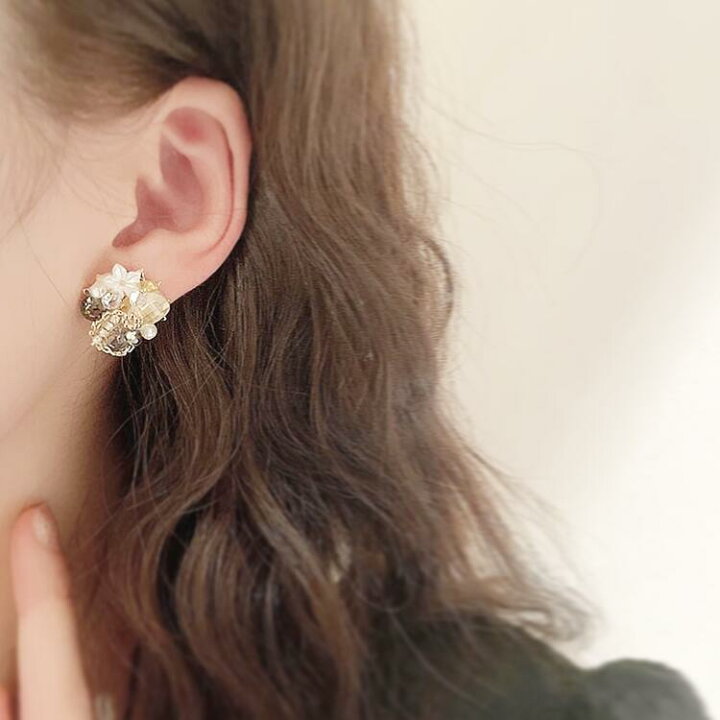 楽天市場】大ぶり ビジューピアス ゴールド ピアス ビジュー フラワー 