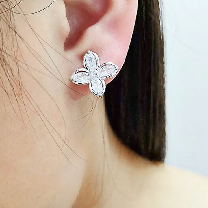楽天市場】\ 10%オフクーポン/ フラワーイヤリング 花 イヤリング キラキラ シンプル ゴールド シルバー 痛くない 痛くならない シリコンカバー 落ちにくい 落ちない 小ぶり 小さ目 可愛い フェミニン プチプラ 結婚式 プレゼント キラキラ 人気 1000円 1000円ポッキリ ... 楽天市場】\ 10%オフクーポン/ フラワーイヤリング 花 イヤリング キラキラ シンプル ゴールド シルバー 痛くない 痛くならない シリコンカバー 落ちにくい 落ちない 小ぶり 小さ目 可愛い フェミニン プチプラ 結婚式 プレゼント キラキラ 人気 1000円 1000円ポッキリ ...