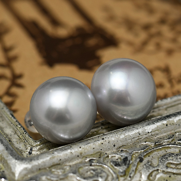 人気提案 13mm 特大 グレー 人気の贈り物が ボタン イヤリング 存在感抜群でシックな上品グレー 淡水真珠 ピアス