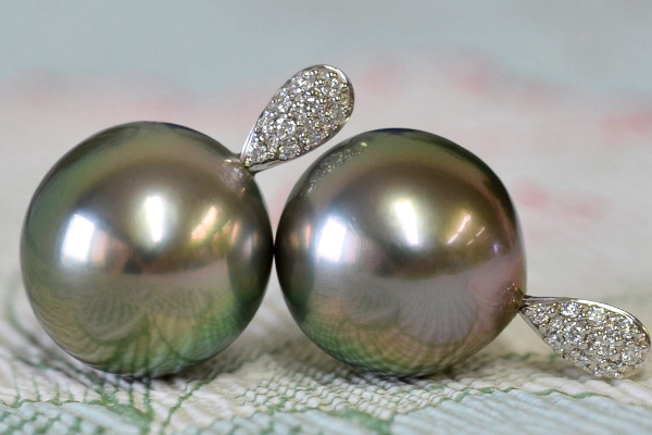 13mm黒蝶真珠ピアス　こぼれおちそうなほど圧倒的な存在感の華やかな大珠！ | ルコリエ