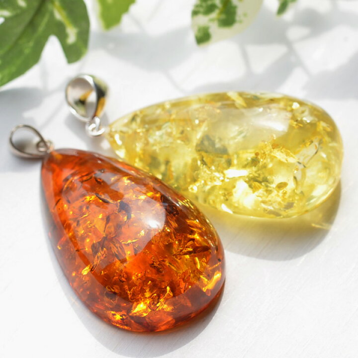 琥珀ペンダントトップ 黄金の花びらのようなグリッターきらめく大粒琥珀 豊富な品