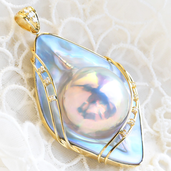 特大 ブルー マベ真珠 ダイヤモンド K18YG ペンダントトップ 極上の輝きで鮮烈な印象を放つ 世界に誇る日本奄美産の一級品！ NA09  ルコリエ