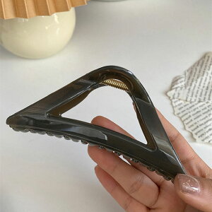 バンスクリップ 三角形 ベーシック 大きめ レディース 髪飾り 三角バンスクリップ アクリル シンプル ヘアアクセ ヘアアレンジ 髪留め ヘアクリップ お風呂 小物 ヘアアクセサリー クリップ