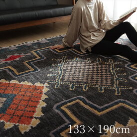 カーペット ラグ ラグマット 絨毯 ギャベ風 トルコ ウィルトン 織り 手織り風 畳める 長方形 幾何柄 キリムデザイン グレイ オールシーズン 床暖房対応 へたりにくい エスニック [約133×190cm] [ウルファ]