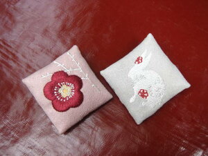 ラッピング無料!雪花 角ブローチ 梅/ウサギ