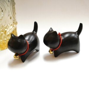 【 ネコ 置物 】 三毛猫 手作り 木彫り サンダルウッド ビャクダン 木製 オブジェ ミニチュア ねこ 鈴猫 黒 ハンドメイド デスク 癒し