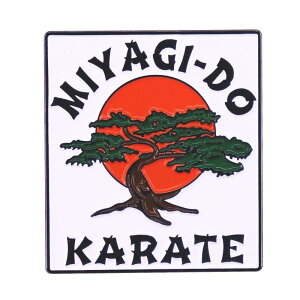 ���x�X�g�L�b�h ��THE KARATE KID ���R�u���� ��COBRA KAI ���~���M����� �s���o�b�W ��MIYAGI - DO KARATE Pin Badge ���T�C�Y(��) 3.5cm x 3cm