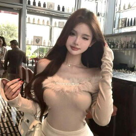 春 コーデ レディース ファッション オシャレ カワイイ シンプル きれいめ ナチュラル 上品カジュアル 婦人服 ファー ステッチ Tシャツ スリムフィット インナーウェア スリム ボトムトップ