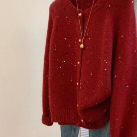 春 コーデ レディース ファッション オシャレ カワイイ シンプル きれいめ ナチュラル 上品カジュアル 婦人服 ホワイト カラー スパンコール ラウンドネック セーター カーディガン 干支 クラシック レッド ソフト