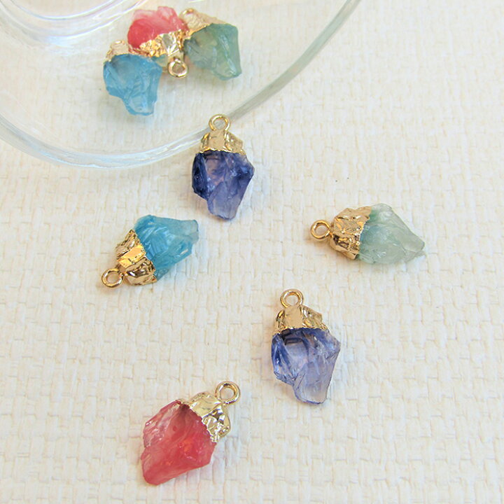 楽天市場 鉱石チャーム 宝石 結晶 ピアス ネックレス ハンドメイド レジン 綺麗 イヤリング アクセサリー 宝箱 Diy 可愛い センターパーツ ハンドメイドパーツ 雑貨 Lieben