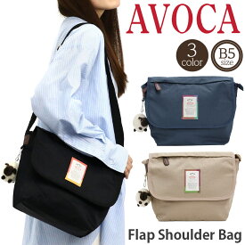 ショルダーバッグ AVOCA アヴォカ メッセンジャーバッグ フラップ ショルダー バッグ かばん 肩掛け 斜め掛け レディース 学生 学生 高校生 大学生 通学 大人 B5 旅行 お出かけ おしゃれ 人気 無地 軽量 軽い FLAP Shoulder Bag AC-008