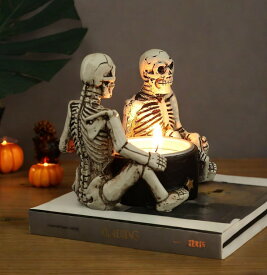 ハロウィン　飾り　2人で座っている骸骨キャンドル　ドクロ　スカル