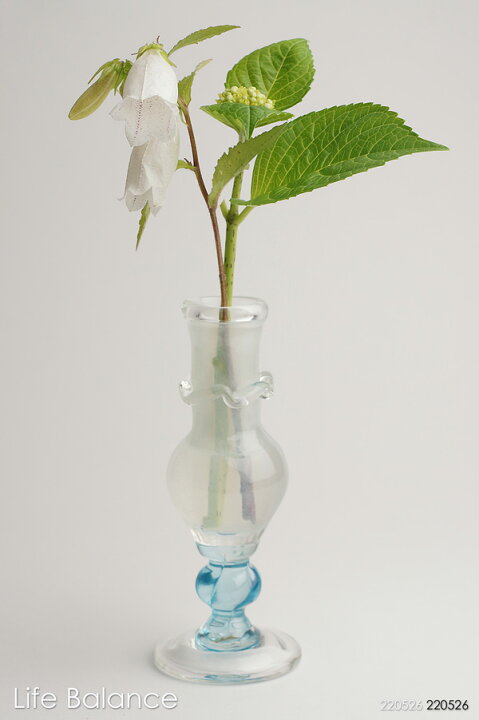 楽天市場 吹きガラス工房 Fuji321 花入 花器 台付花瓶 首飾り 水色 Life Balance ライフバランス