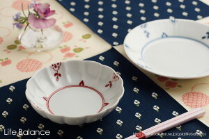 有田焼 皓洋窯 赤絵剣先小花 菊割小鉢