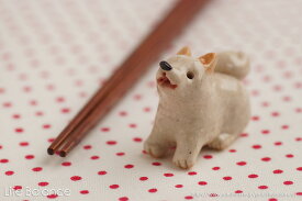 箸置き　ソラマメ商会　豆屋　はしおき　日本の犬　柴犬　白　おすわり　見上げ　KR-029
