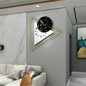 「インテリア10%offセール」壁掛け時計 掛け時計 クロックデザイン 幾何型 おしゃれ デザイン 金属製 新生活応援 インテリア 北欧 新築祝い 電池 静音 時計 結婚祝い ギフト