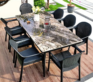 ���O�̃e�[�u���ƈ֎q��̃K�[�f���e���X��̃e�[�u�����O�̉��O�̊O�ɕ��ׂ܂��[�ق̈֎q���h�̕ʑ��̃��W���[