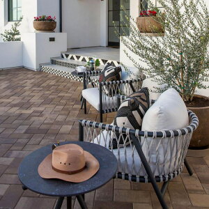 Oق̃\t@ق̉Ƌ̃fUCi[zẻÕW[ق̈֎qoRj[ɑăe[uZbg