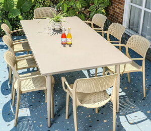 屋外のテーブルと椅子の5点セットの組み合わせミルクティーの店のダイニングチェア北欧のネットの赤い屋外のレジャーのテーブルと椅子の庭の露天です