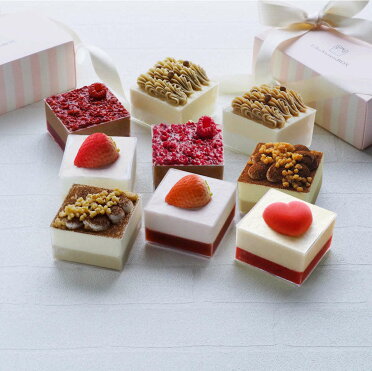 キューブ スイーツ 4種類8個セット キューブ型スイーツ ケーキ ミニケーキ 冷凍ケーキ ミニ 詰め合わせ おしゃれ かわいい 可愛い インスタ映え お取り寄せスイーツ 絶品 ギフト 手土産 プレゼント ホワイトデー お返し 食べ物 Room 欲しい に出会える