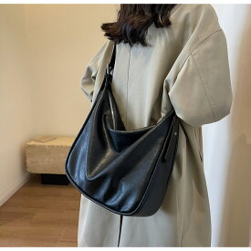 PUレザーショルダーバッグ ワンショルダーバック ラウンドショルダー レディース a4サイズが入るバッグ PUレザー 肩掛けショルダーバッグ 通学バッグ 通学バック 2WAY おしゃれ かわいい 肩かけ レザーショルダーバッグレディース ななめがけバッグ 肩掛けバック 黒 茶