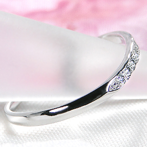 女性の指を美しく魅せる緩やかなカーブデザイン Pt950 ダイヤモンド ウェーブデザイン リング   プラチナ ダイヤモンド リング ダイヤ リング 人気 可愛い ダイヤ 指輪 レディース 女性 カーブ ギフト 上品 ４月誕生石 ウエーブ S字 細身 華奢 シンプル