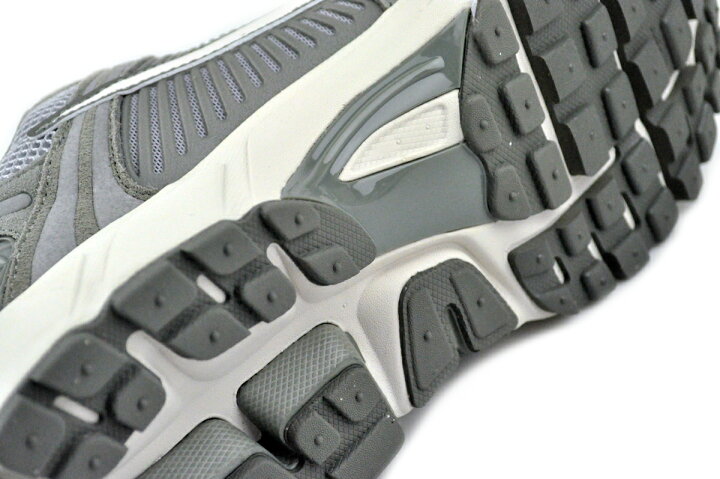 楽天市場】NIKE ZOOM VOMERO 5 stucco/light smoke grey-phantom 