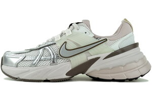 [ �|�C���g5�{&�ő�2000�~OFF�N�[�|�� ] NIKE WMNS V2K RUN platinum tint/metallic silver fd0736-010 �i�C�L �E�B�����Y V2K ���� �v���`�i���e�B���g ���^���b�N�V���o�[