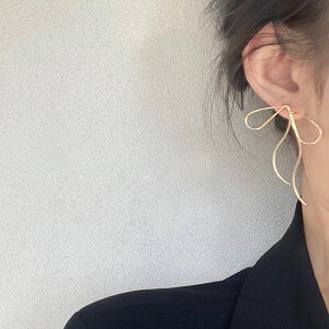 【 リボン ピアス ゴールド 】蝶々 アクセサリー セクシー 高級感 女性用 エレガント 送料無料 Shes