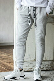 【40%OFFセール】1piu1uguale3 RELAX ウノピゥウノウグァーレトレ リラックス ワイドスピンドルロゴスウェットパンツ{-BDA}